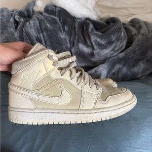 Nike Air Jordan 1 Mid "Lemon Yellow" Womens 8 Cream High-Top Sneakers